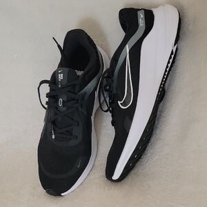 new authentic Black nike mens sneaker without box